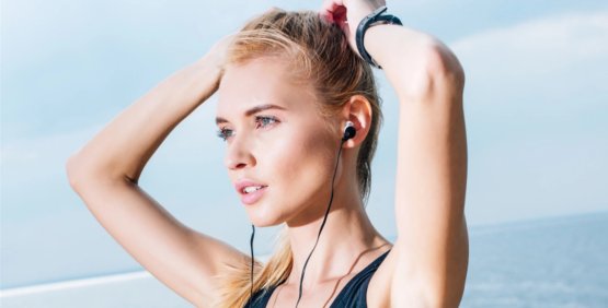 Come proteggere i capelli da sole, mare e cloro